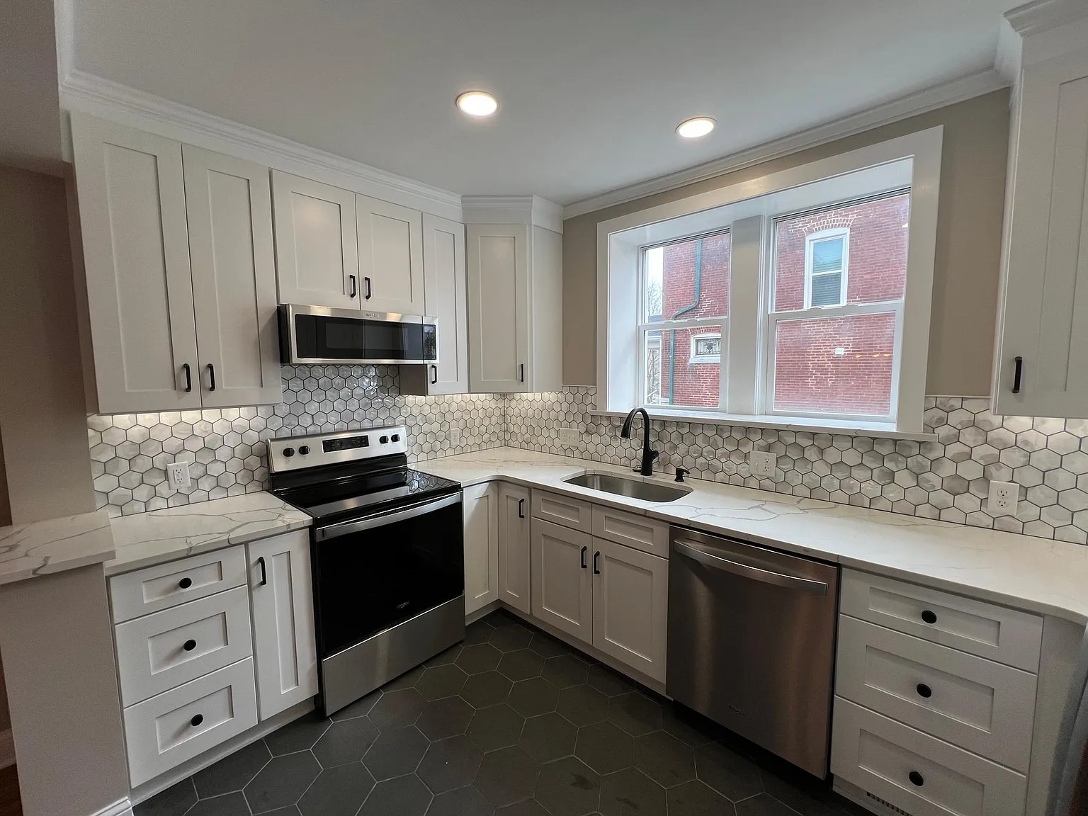 2 bed, 1200 sqft, $1,775 — Photo 2