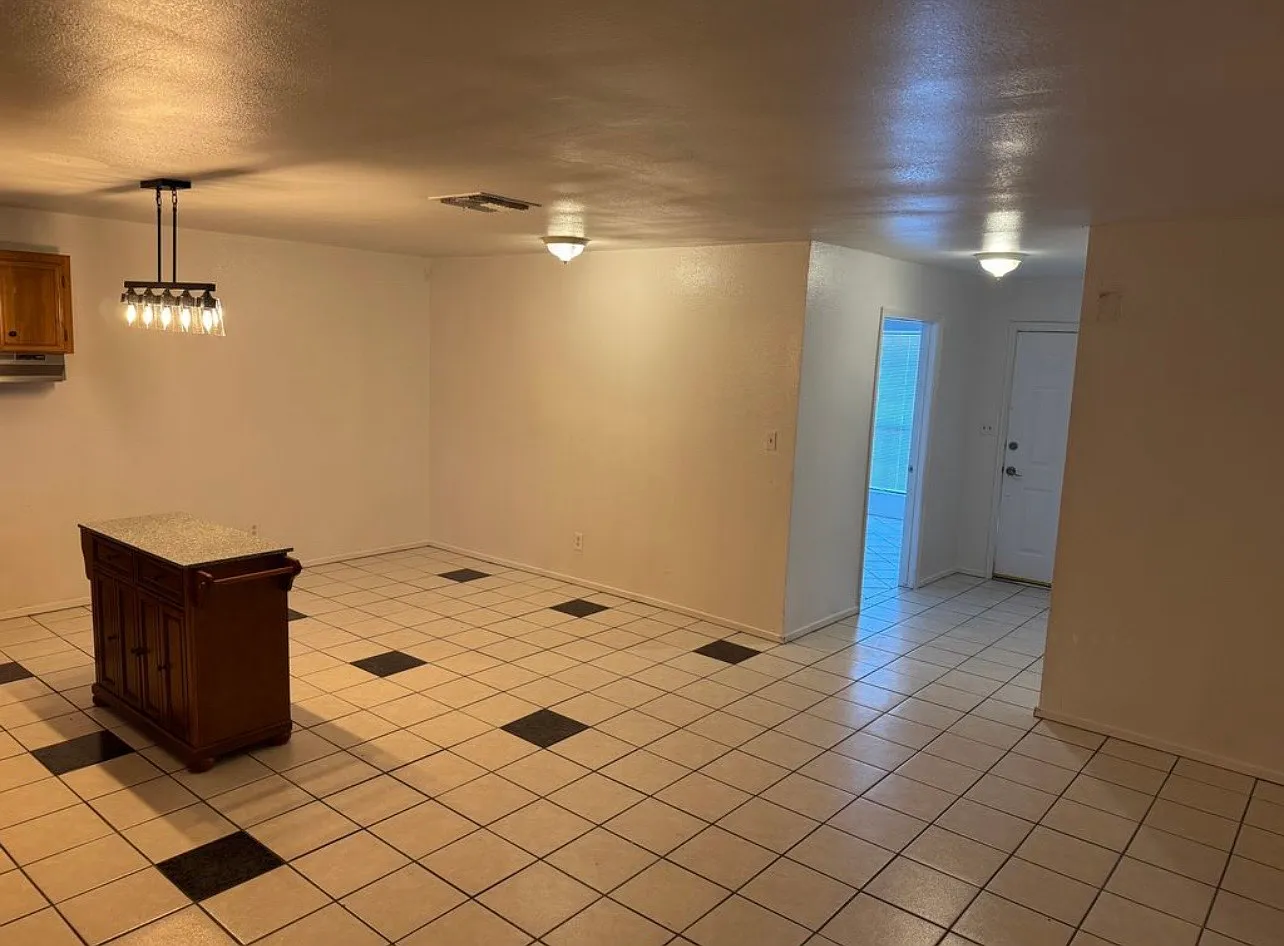 4 bed, 1603 sqft, $1,590 — Photo 3