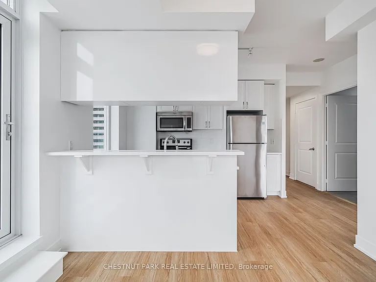 68 Merton St #805 — Photo 8