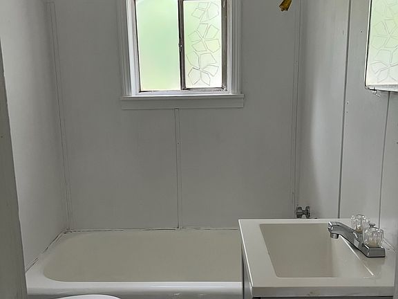 2nd image of 10 Logaras Cir