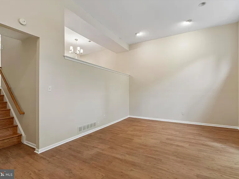 156 Eaton Dr — Photo 10