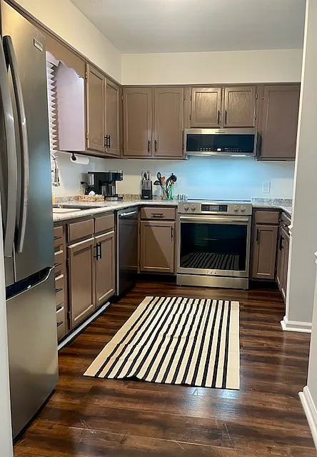2 bed, 2.5 bath, 1222 sqft, $2,100 — Photo 3