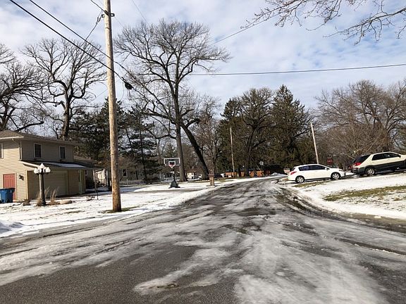 5th image of 301 Woodland Cir