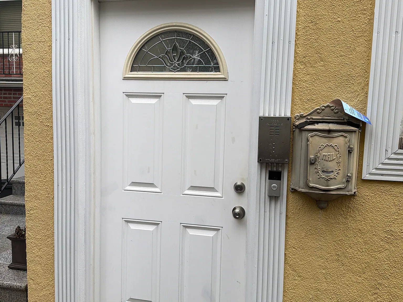 3 bed, 1000 sqft, $3,777 — Photo 2
