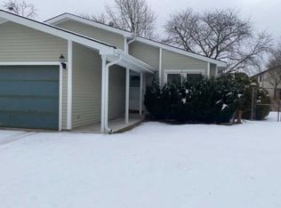 5825 Woodgate Dr, Matteson, IL 60443