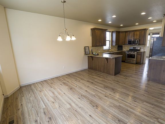 4th image of 454 Pioneer Ln