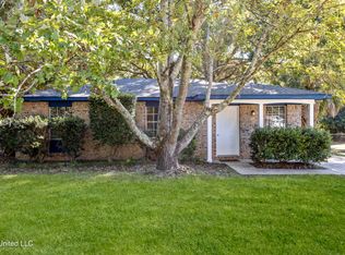 1637 Victoria Dr, Gautier, MS 39553