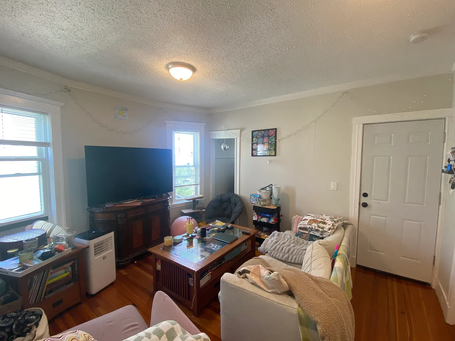 3 bed, 1118 sqft, $3,400 — Photo 2