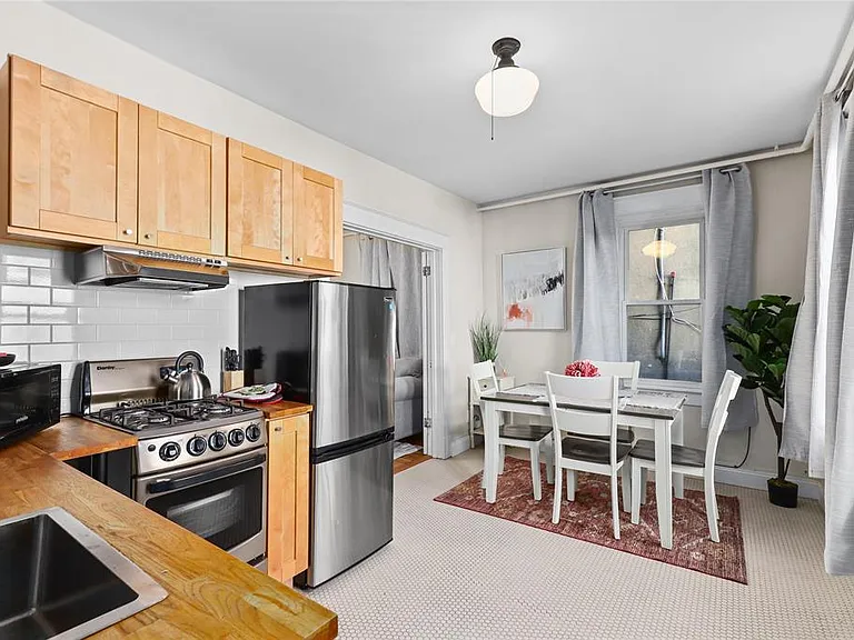 20 Ridge St #1 — Photo 4