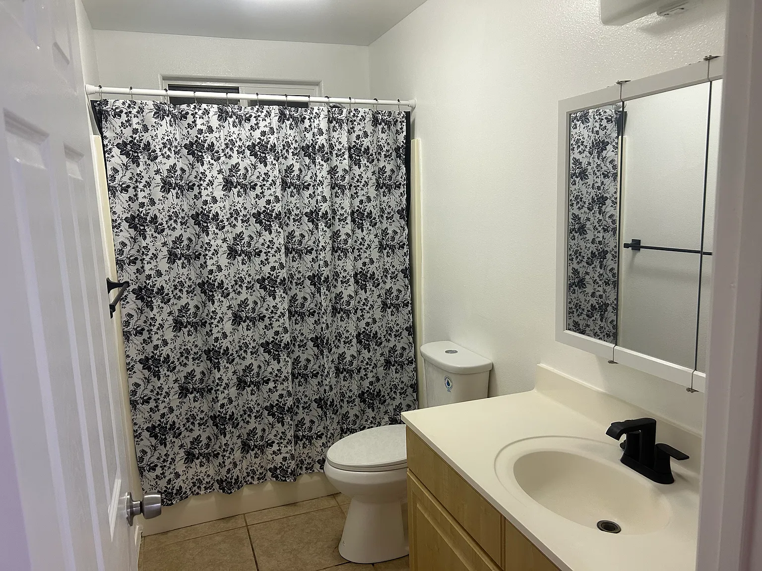 2 bed, 1300 sqft, $3,000 — Photo 2