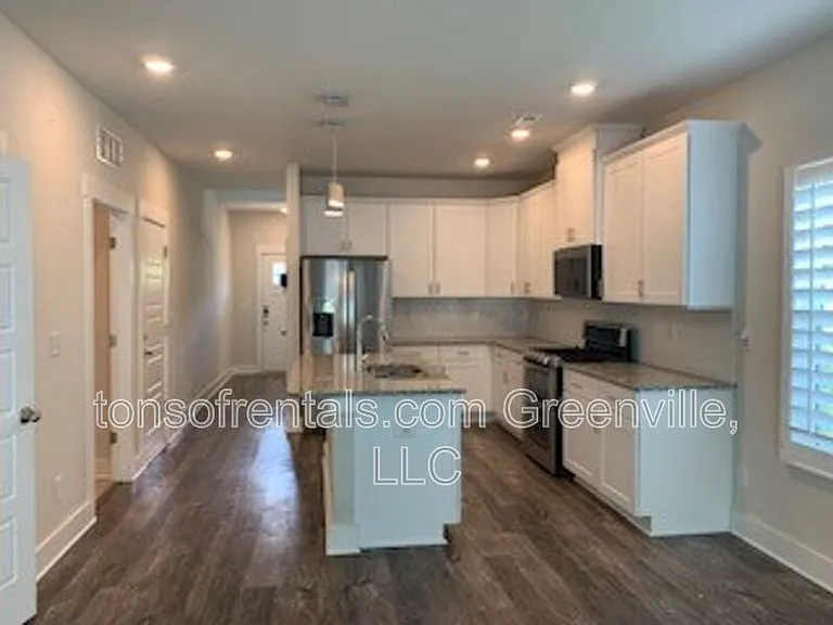 34 Galley Ln — Photo 2