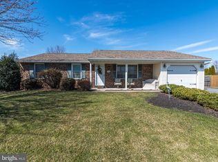 8 Spring House Ln, Denver, PA 17517