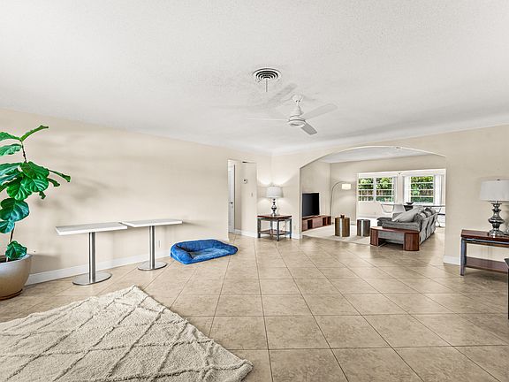 5th image of 1270 SW 8th St