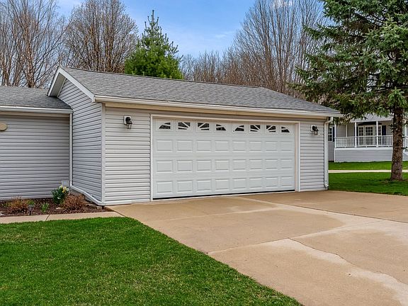 5th image of 8401 Tamarack Dr