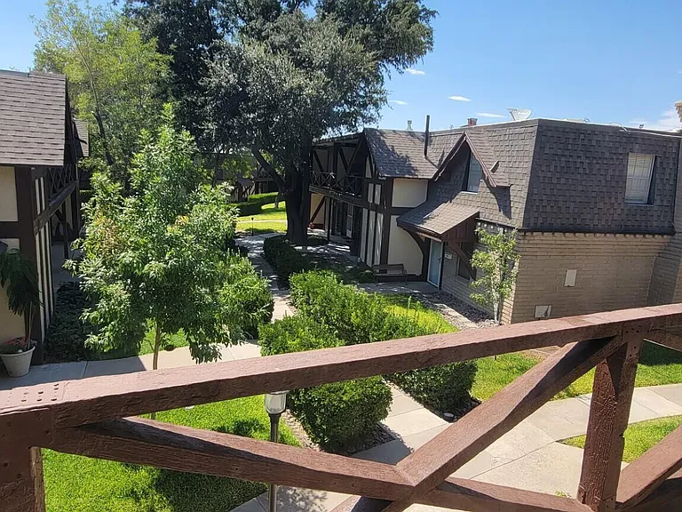 500 Thunderbird Dr #116 — Photo 4