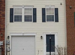 43 Dunmore Ct, Falling Waters, WV 25419