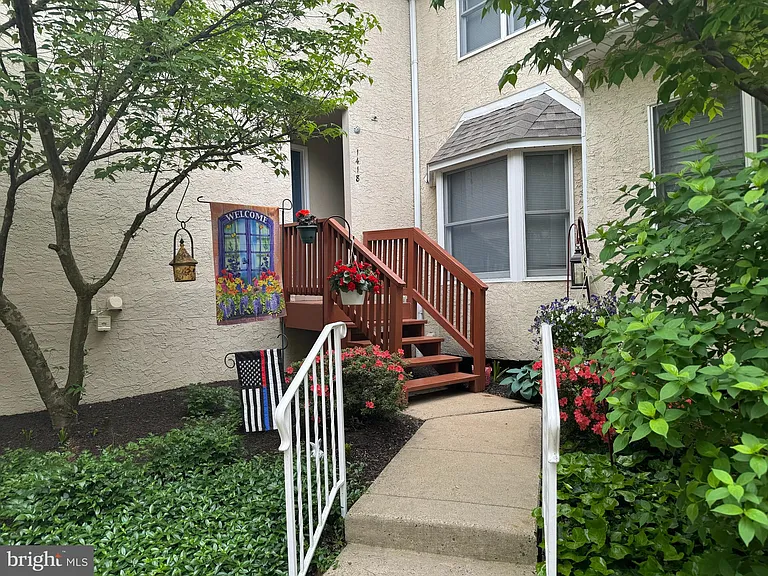 1417 Kathleen Ct — Photo 1