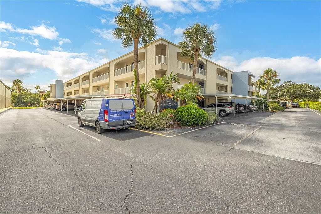 215 Valencia Blvd APT 208, Belleair Bluffs, FL 33770 MLS U8204833