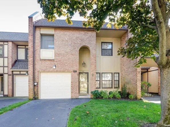 147 Southgate Drive #147, Massapequa Park, NY 11762