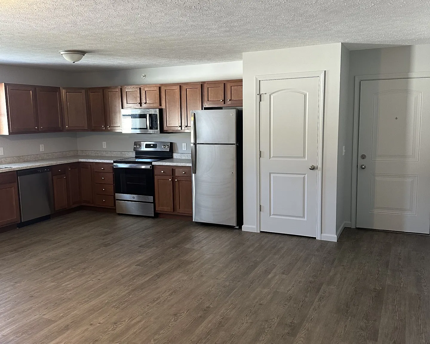 2 bed, 1000 sqft, $975 — Photo 3