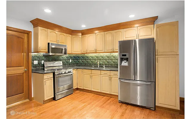 Rented by Douglas Elliman | media 19