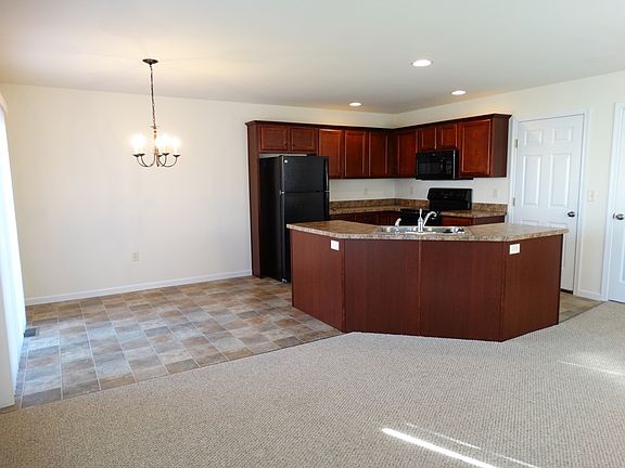 Kitchen & Dining Area