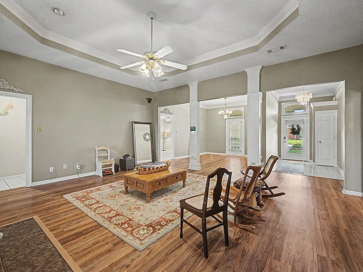 4 bed, 2684 sqft, $3,200 — Photo 4