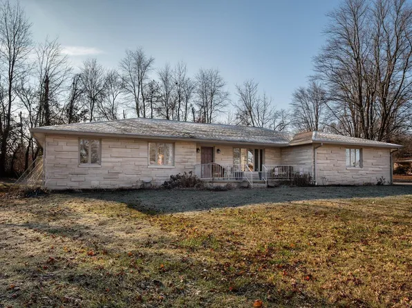 117 Pleasant View Dr, Mitchell, IN 47446