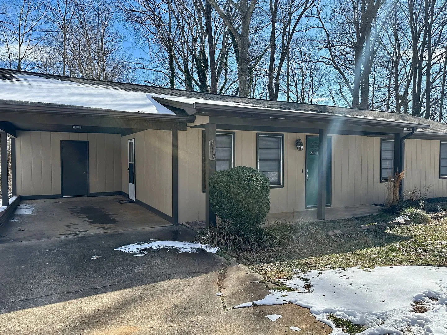 3 Bedroom 1.5 Bathroom Home - Newly Updated - Available Now — Photo 4