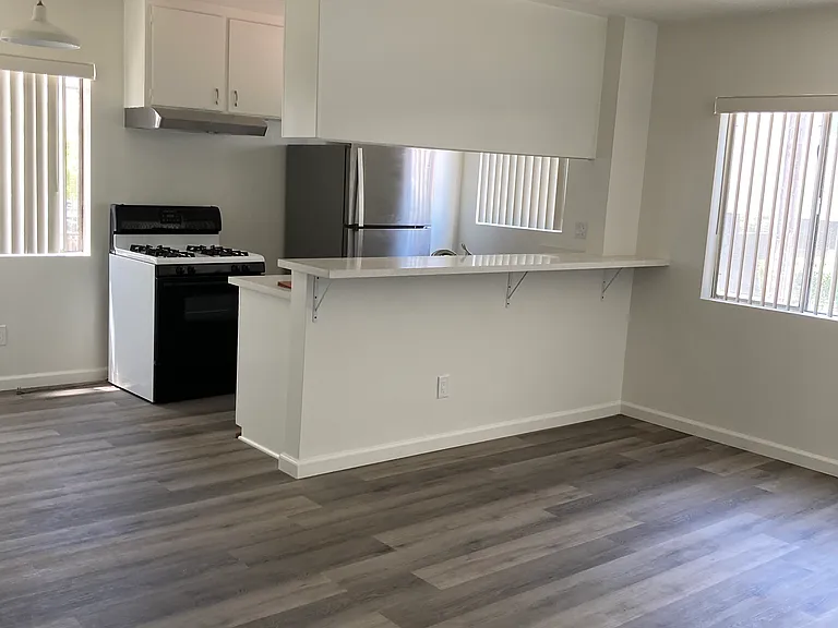 964 S Ardmore Ave #1 — Photo 5