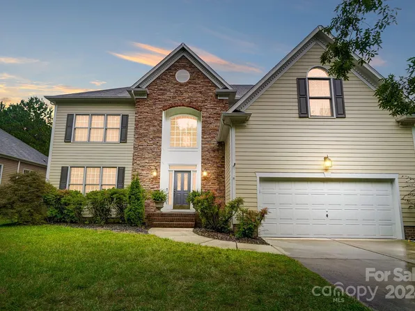 3049 River Bend Dr, Tega Cay, SC 29708