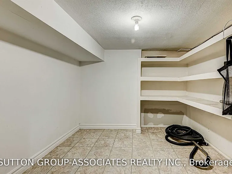 739 Manning Ave — Photo 30