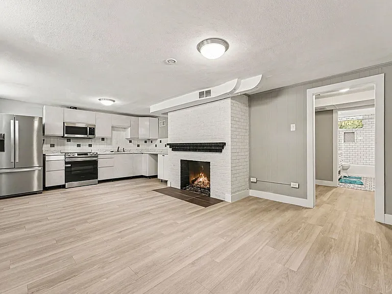 746 N Monaco Pkwy — Photo 26