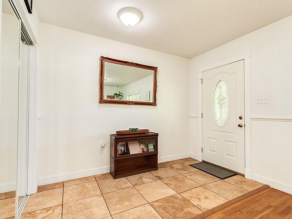 5th image of 303 Southern Oaks Dr