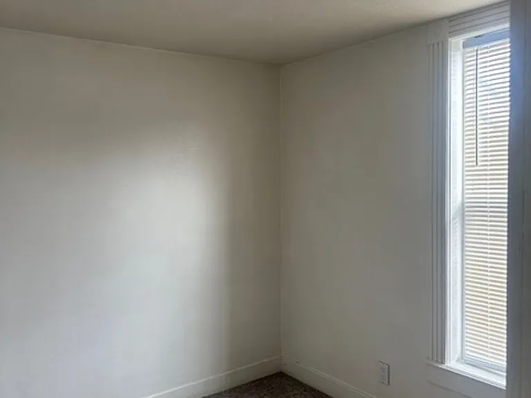 726 N 11th Ave — Photo 10