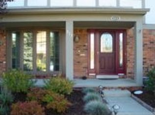 513 Lockmoore Ct, Rochester Hills, MI 48307