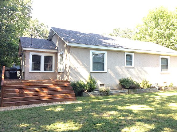 Big backyard, new roof 2018