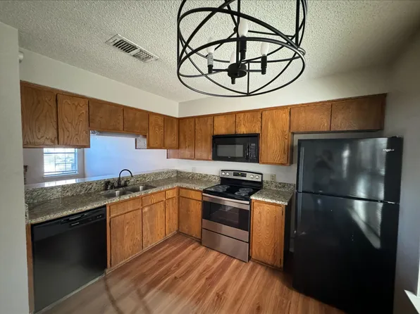 1227 Dallas Dr, Denton, TX 76205