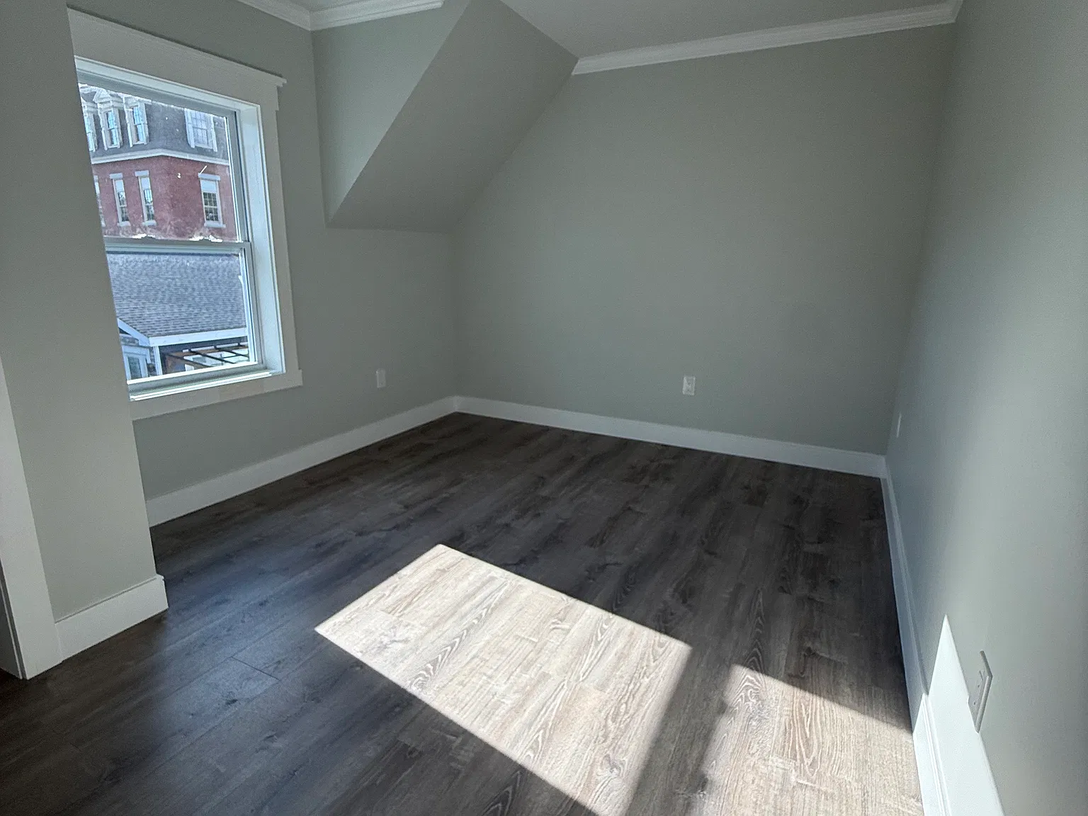 3 bed, 900 sqft, $2,900 — Photo 4