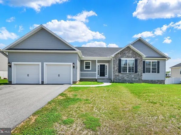 206 Stonewicke Dr, Hanover, PA 17331