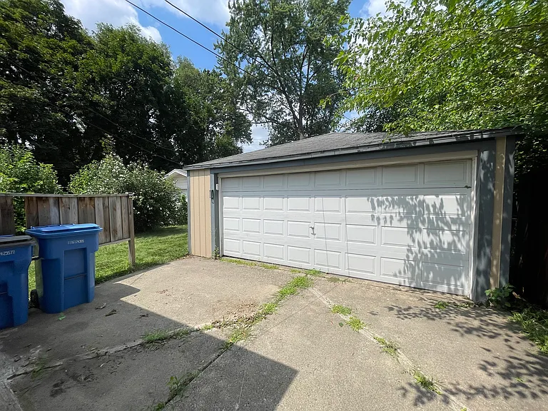 24410 Colgate St — Photo 3