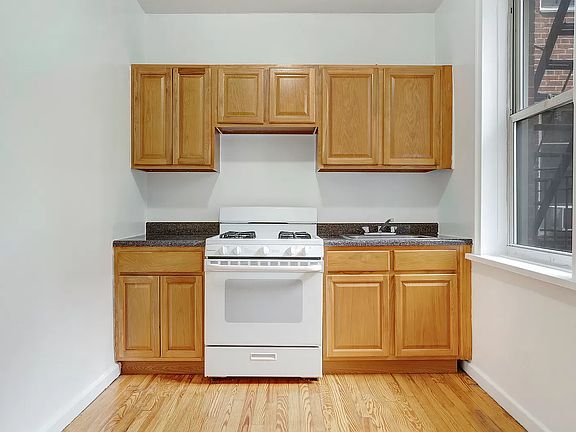 4th image of 511 W 232nd St APT E34