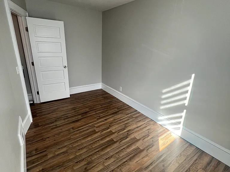 689 E Whittier St — Photo 17