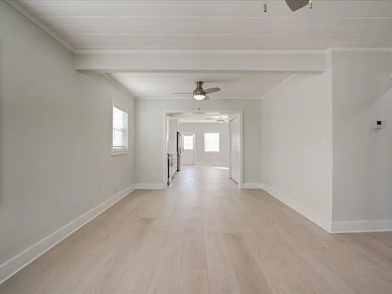 320 NW 6th Ave — Photo 6