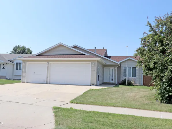 2503 10th Ave SE, Mandan, ND 58554