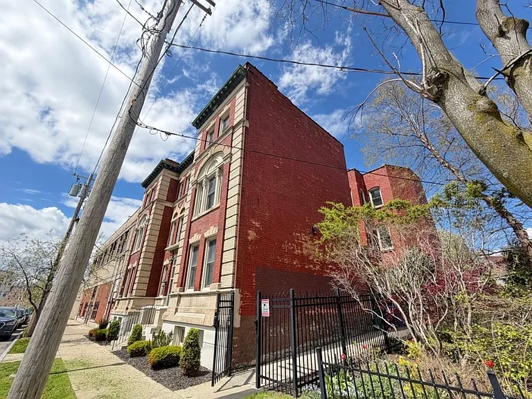 201 W Huron St #B — Photo 2