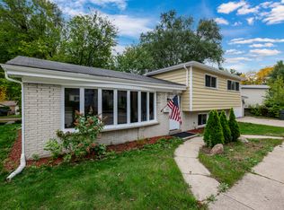 8717 Gross Point Rd, Skokie, IL 60077