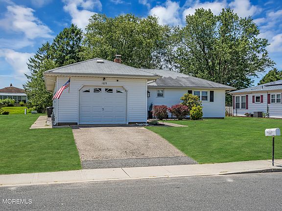 2nd image of 105 Bonaire Drive