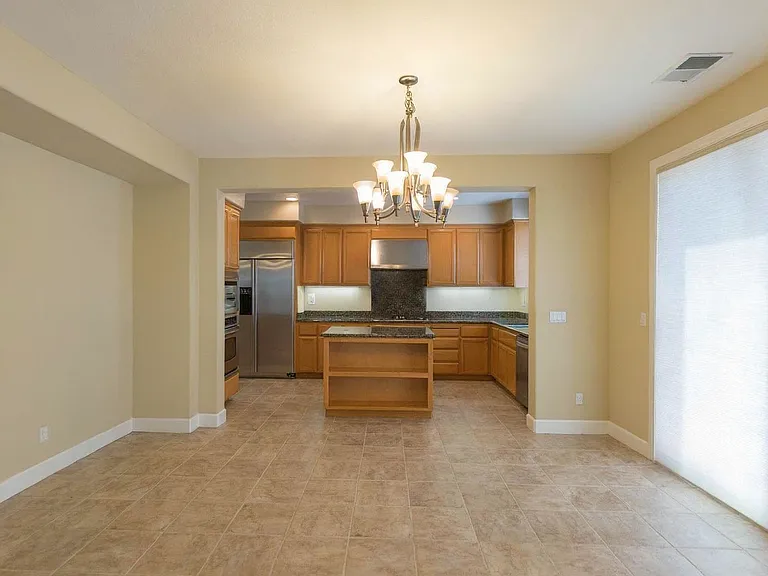 2168 Mornington Ln — Photo 7