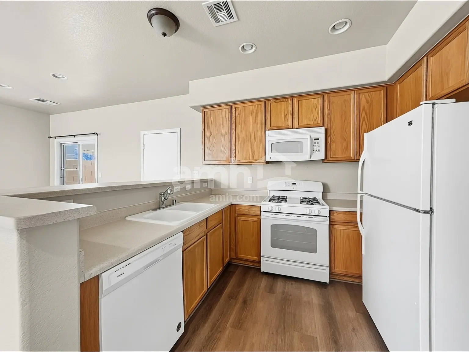 4 bed, 3.0 bath, 1608 sqft, $2,230 — Photo 3